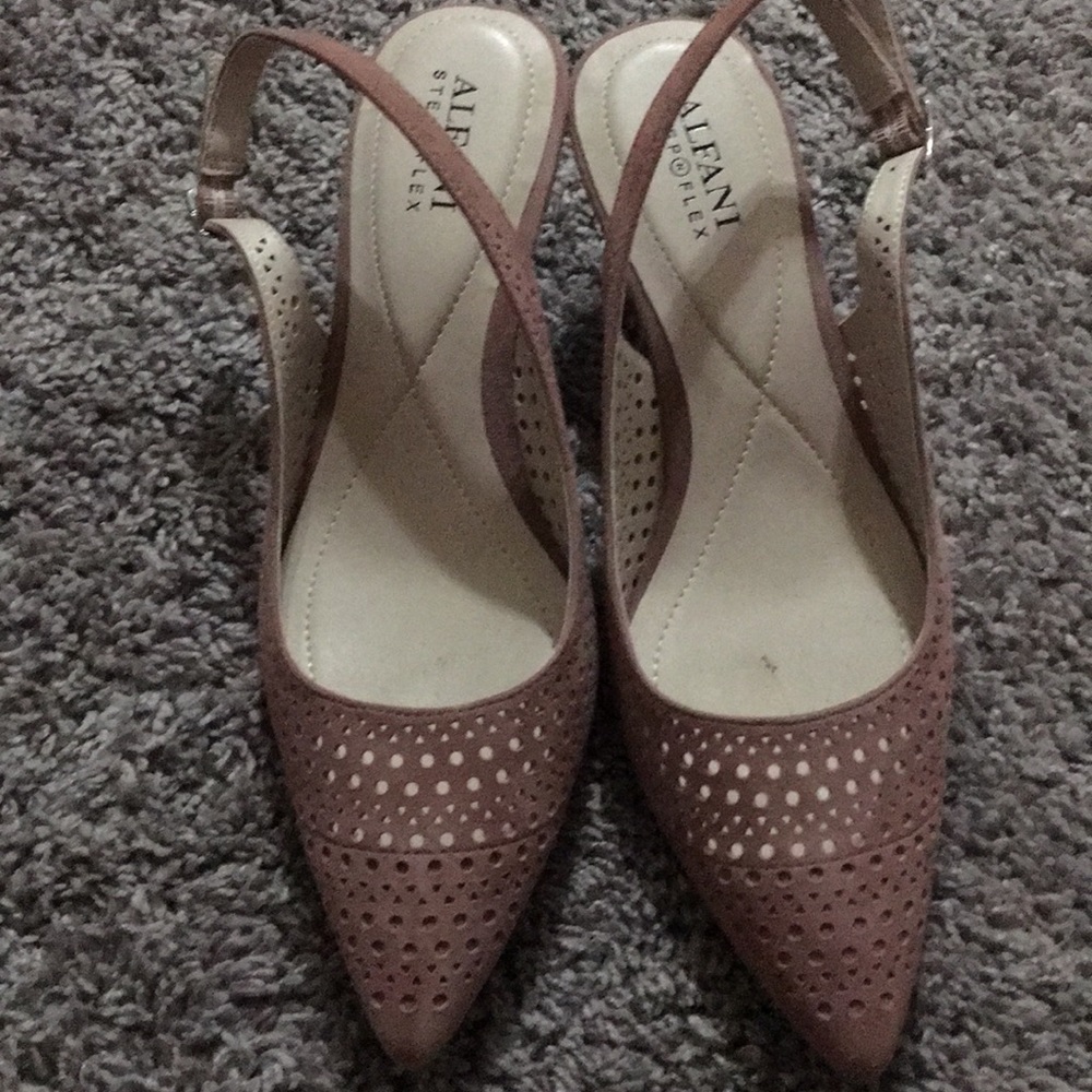 Women’s size 7 cute sling back heels